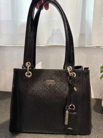 Handtasche Guess 1981 schwarz mit Logo guter Zustand