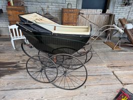Nostalgie-Kinderwagen antik mit C-Federn & Speichenrädern