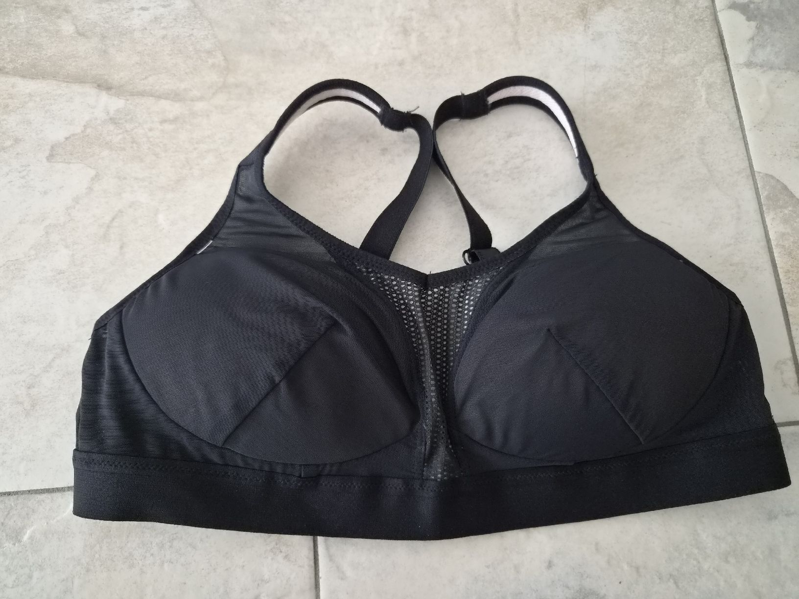 Sonstige Unterwäsche: Sport BH Schwarz, Grösse 80B – Gebraucht aus Niederrohrdorf von Miripfiri