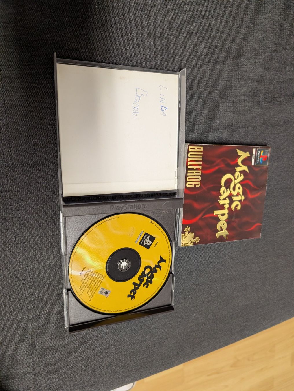 Giochi: Magic carpet Sony playstation – Usato da Giubiasco venduto da Ticinerd 2
