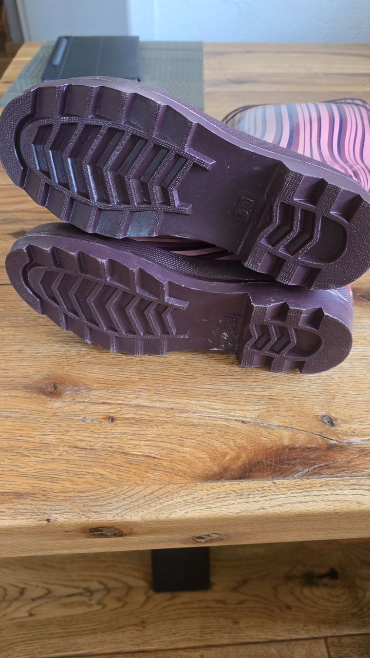Scarpe da uomo: Gummistiefel pink/lila Gr. 39 – Nuovo (secondo la descrizione) da Aesch BL venduto da imbeli 2