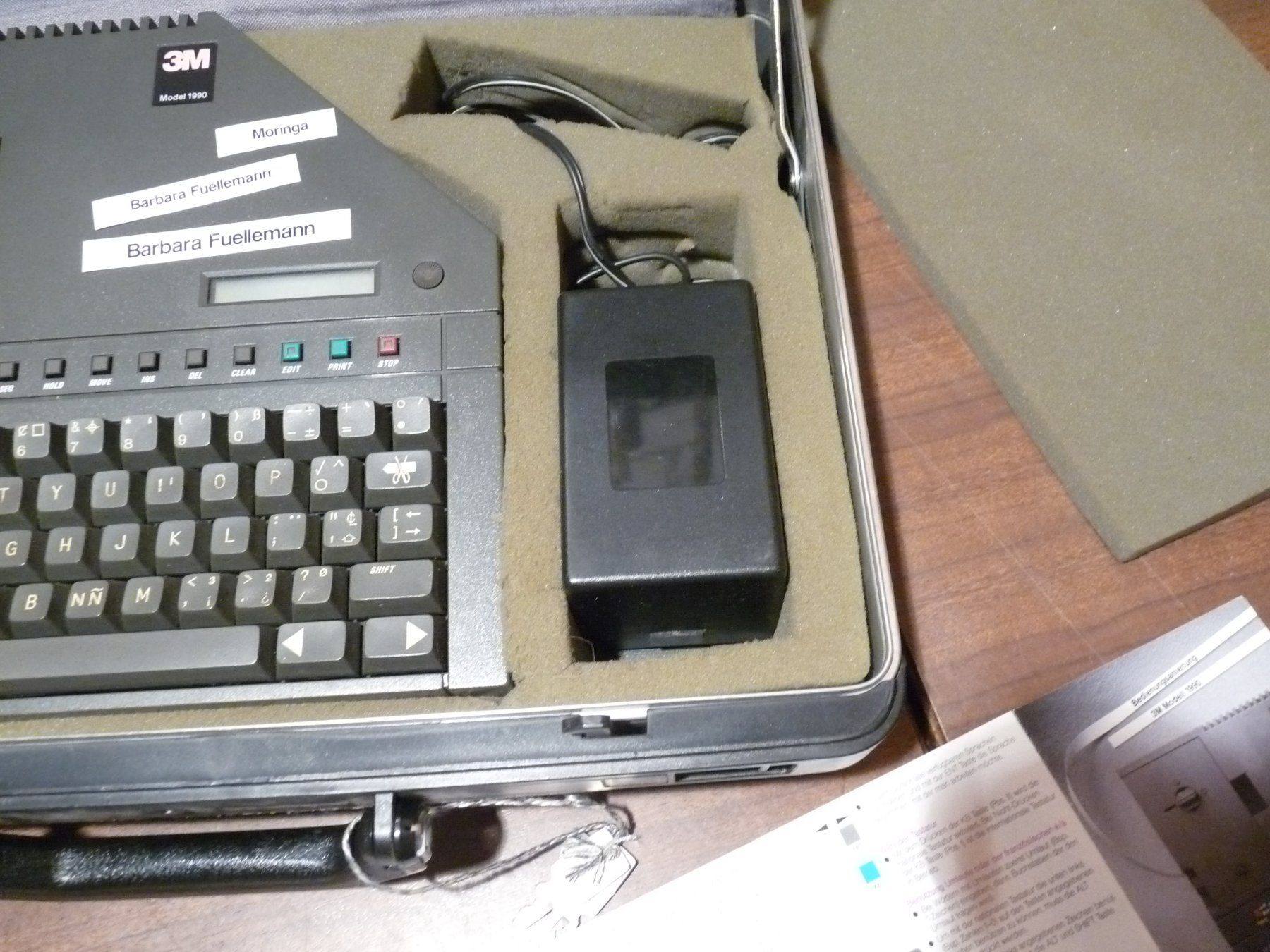 Machines à écrire: Schweizer Armee Beschrifter 3M Modell 1990 – D'occasion à Huttwil par mof_8dpq 2