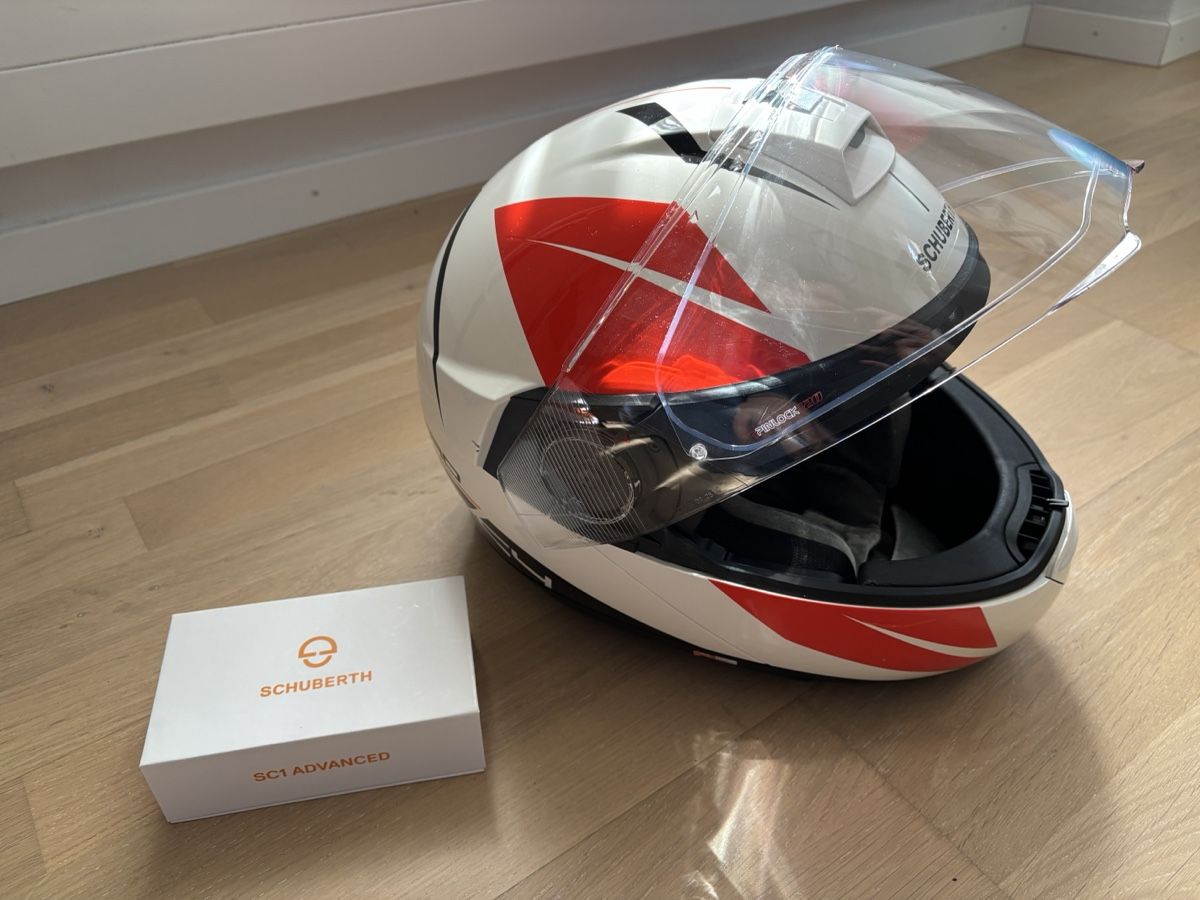 Schuberth Caschi & visiere: Schuberth Motorradhelm mit SC1 Advanced Kommunikationssystem – Usato da Kaltbrunn venduto da lp0_ft8x
