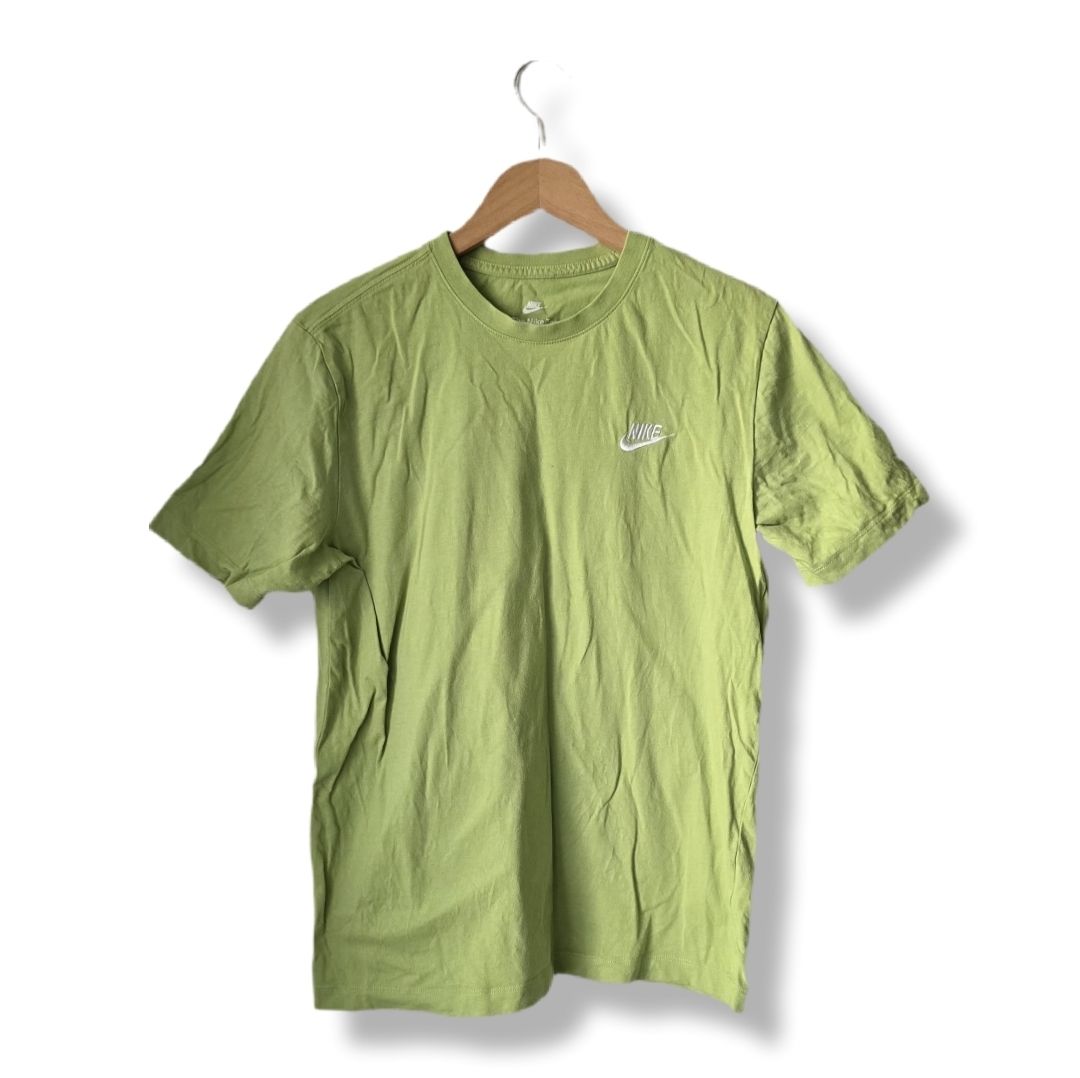 Nike T-Shirts: T-shirt Nike vert clair logo blanc taille M – Gebraucht aus Genève von MariaS2