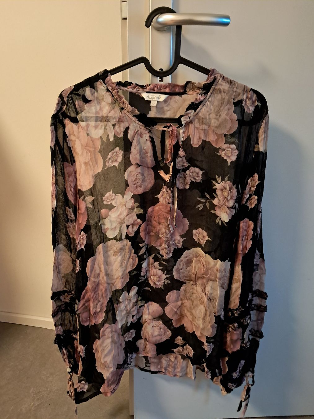 Camicette: Bluse mit Blumenmuster  – Nuovo (secondo la descrizione) da Uster venduto da sop_2fxk