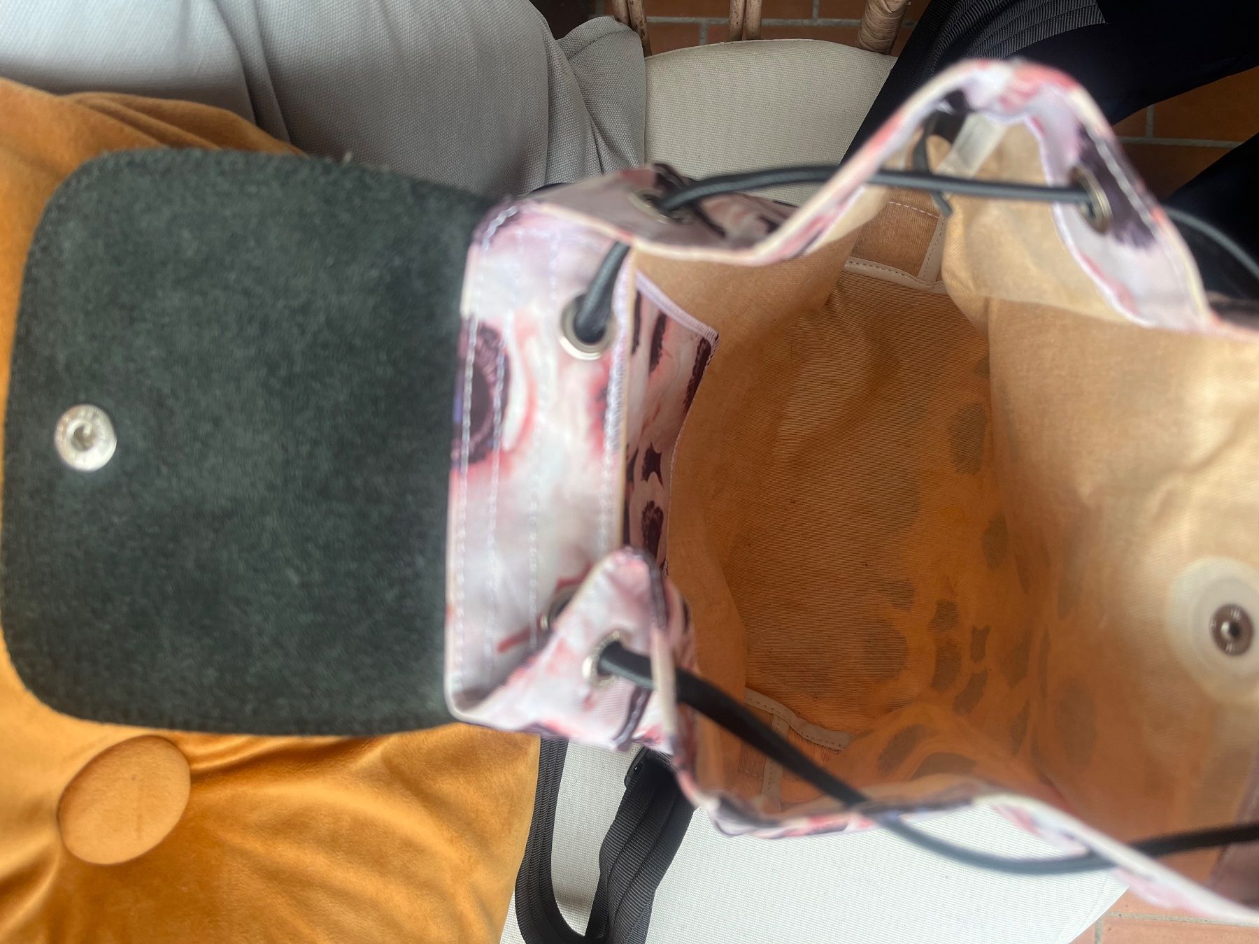Longchamp Sacs à dos: Rucksack Longchamp Blumenmuster schwarz Leder – D'occasion à Luzern par Rahel_22 6