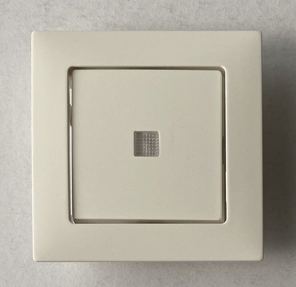 Feller Interruttori: Frontset EDIZIOdue weiss 60×60mm mit Frontlinse – Nuovo e nell'imballaggio originale da Flums venduto da Atutto 1