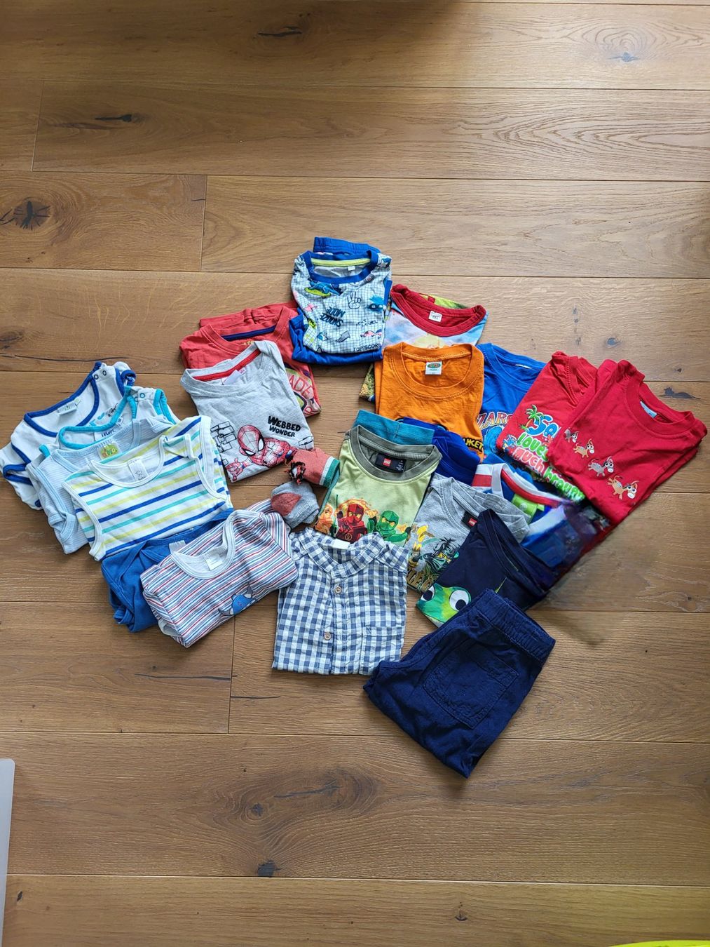 Lotti & Set di vestiti: Kleiderpaket Sommer gr. 92-104 – Usato da Jona venduto da Dunschere86