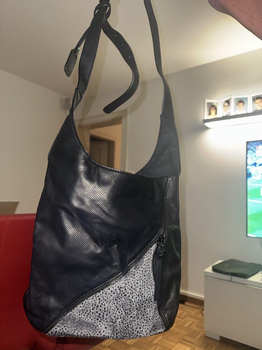 Borse da donna: Schwarze Umhängetasche mit Muster – Nuovo (secondo la descrizione) da Pfäffikon ZH venduto da Tetu.33