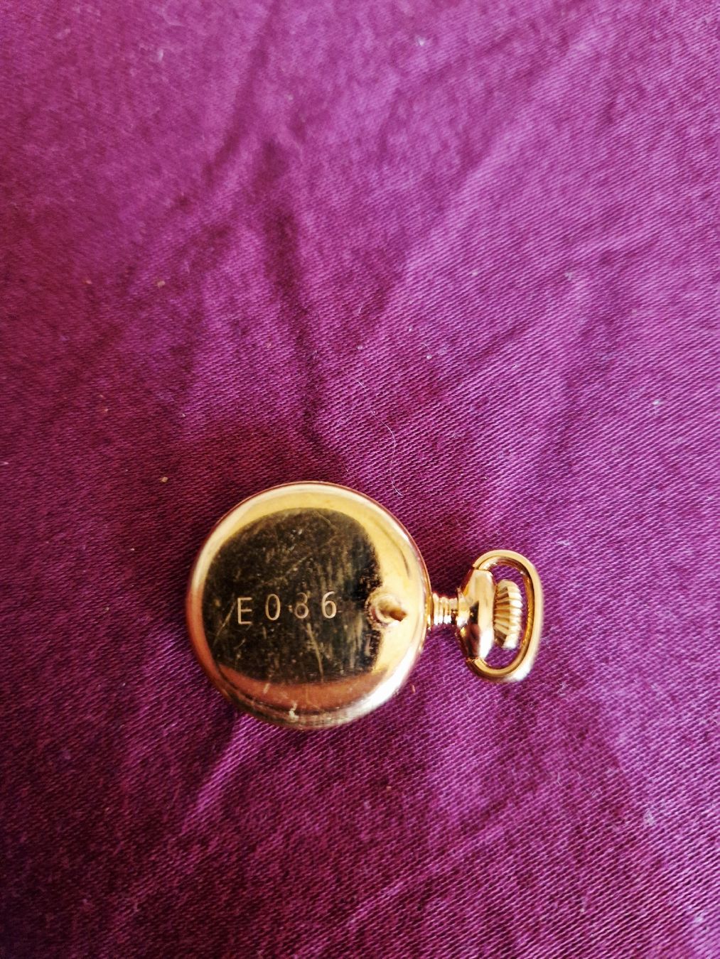 Placchette & Badge: Superbe Épinglette "Le Pin's oly" - Mini Montre de Revers – Usato da Undervelier venduto da Tufitufi7 2