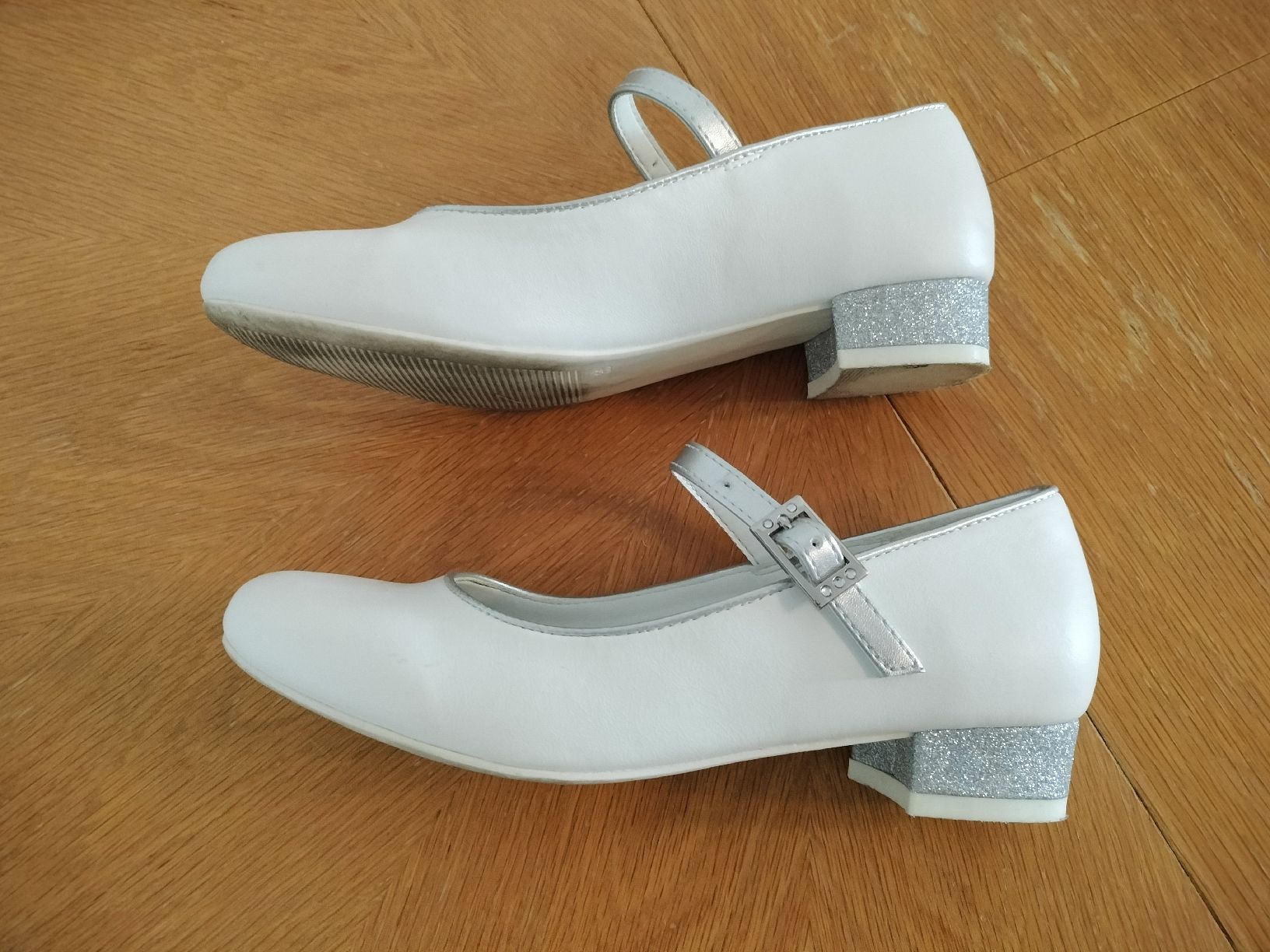Scarpe per ragazze: Schuhe Größe 35 – Usato da Oftringen venduto da sweden03 2