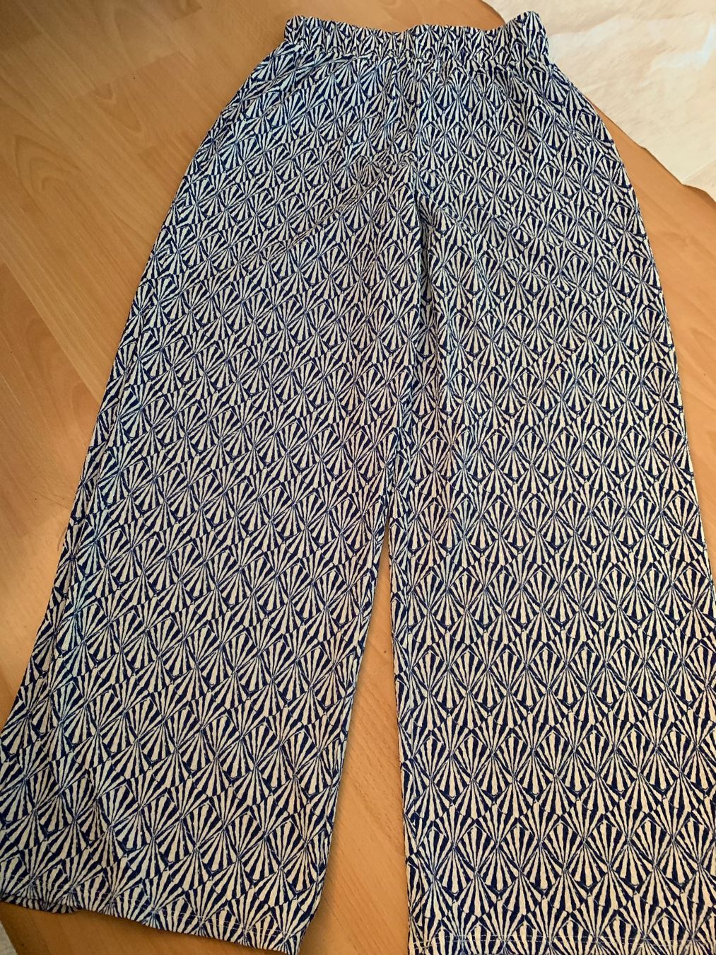 H&M Pantaloni: Joli pantalon ample léger H&M taille xs – Usato da MEYRIN venduto da Gwendo10
