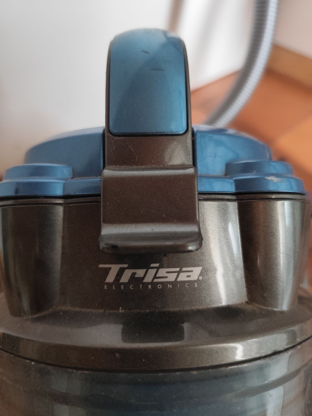 Trisa Aspirateurs & Accessoires: Staubsauger – D'occasion à Bern par Meeresalgen 1
