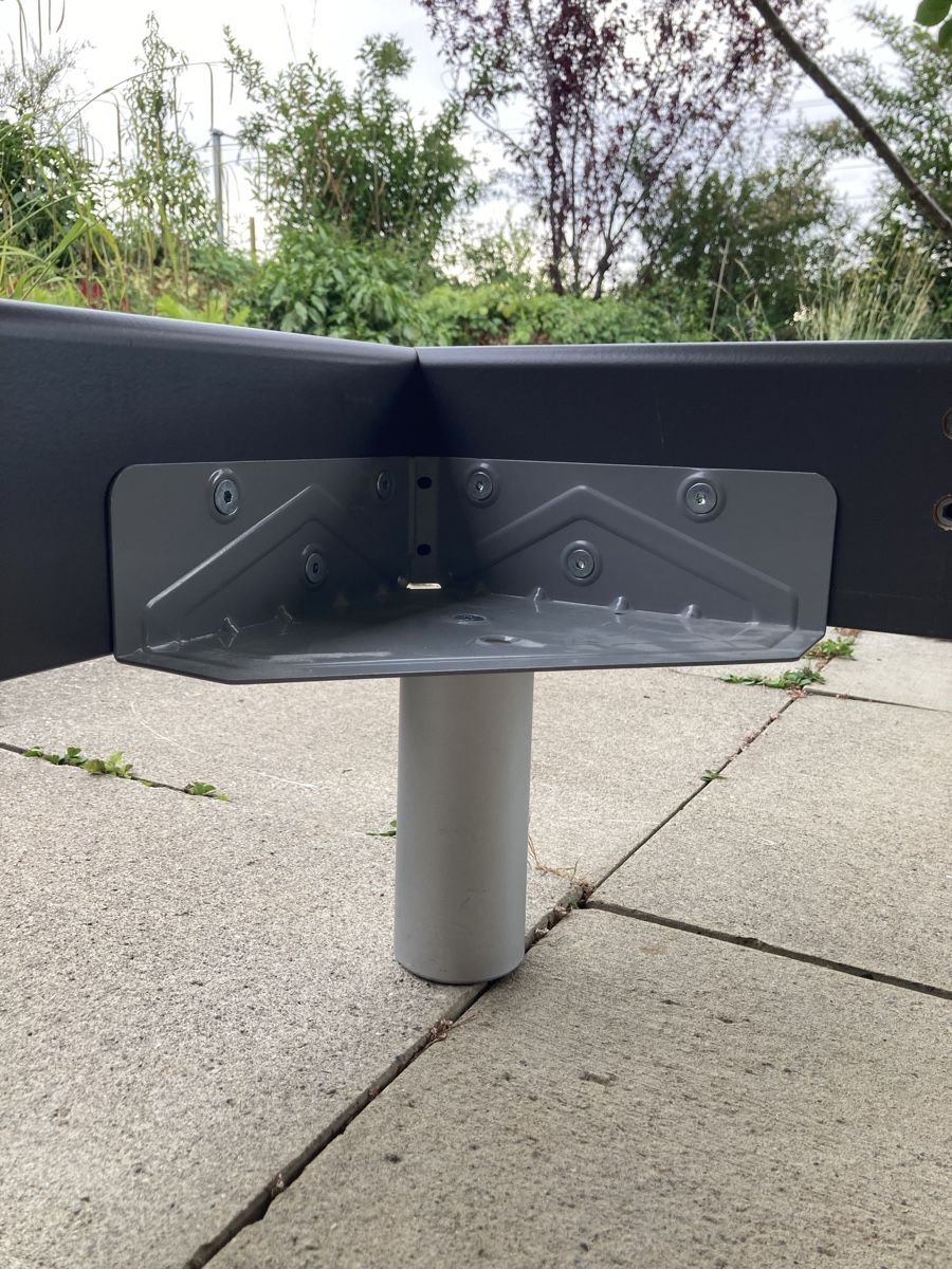 Betten: Bettgestell mit Kopfteil grau/weiss Plexiglas – Gebraucht aus Urdorf von Rose.14 7
