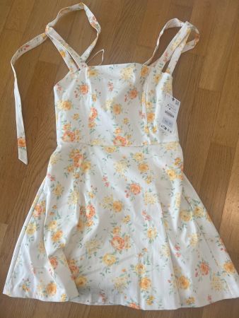 Zara Kleid, Blumenmuster, Gr. M, Sommerlich & Neu!