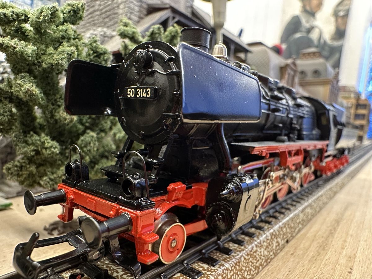 Märklin Modelleisenbahnen: Märklin 3615 DB BR 50 digital – Gebraucht aus Lupsingen von New-Haven