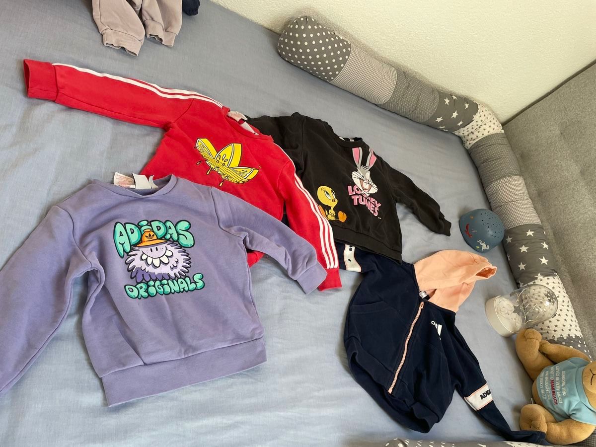 Adidas Pulls et sweat-shirts: Pullover Paket – D'occasion à Full-Reuenthal par Mimi_1986