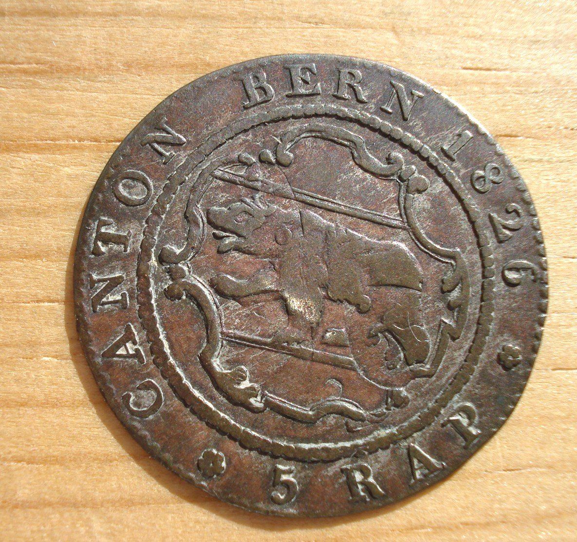 Tutti le monete: (D3) Bern Halbbatzen 1826 mit Perlkreise – Usato da Erlach venduto da Net-Coins