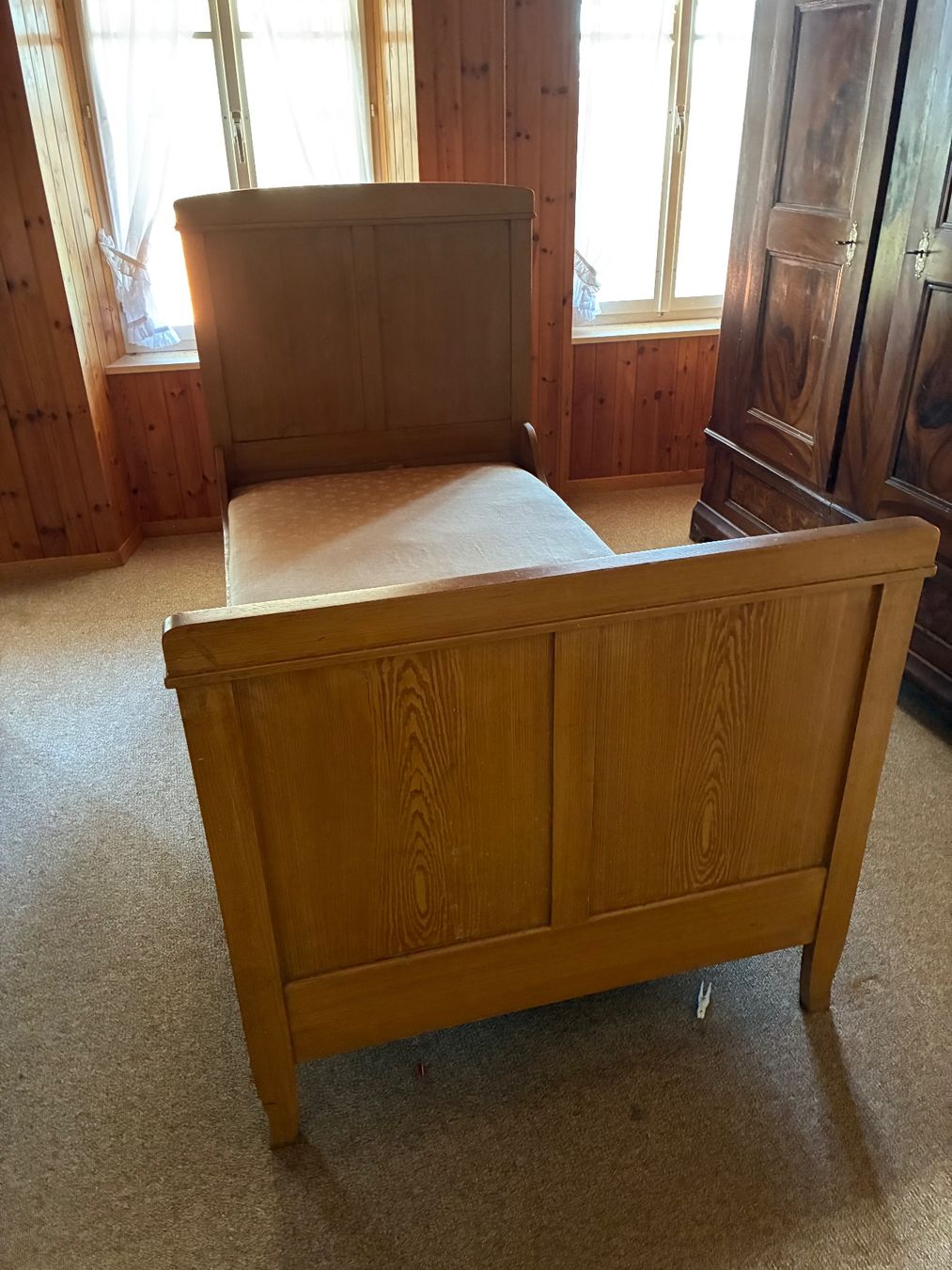 Betten: Bett aus Holz – Gebraucht aus Aarau von val_yyx5