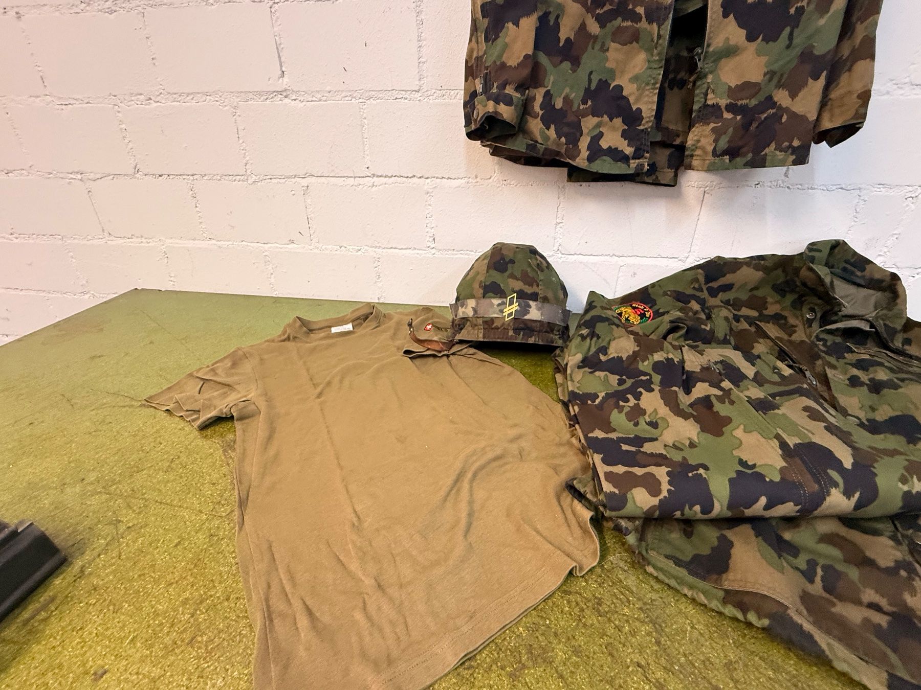 Schweizer Armee Uniformi: Militäruniform Schweizer Armee Set gebraucht – Usato da Bättwil venduto da par_y2n9 2