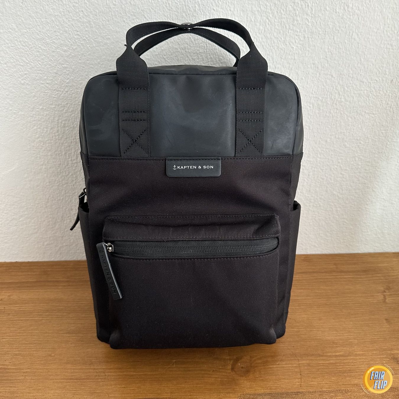 Kapten & Son Zaini: Kapten & Son Bergen small Rucksack Schwarz – Usato da Luzern venduto da fairflip