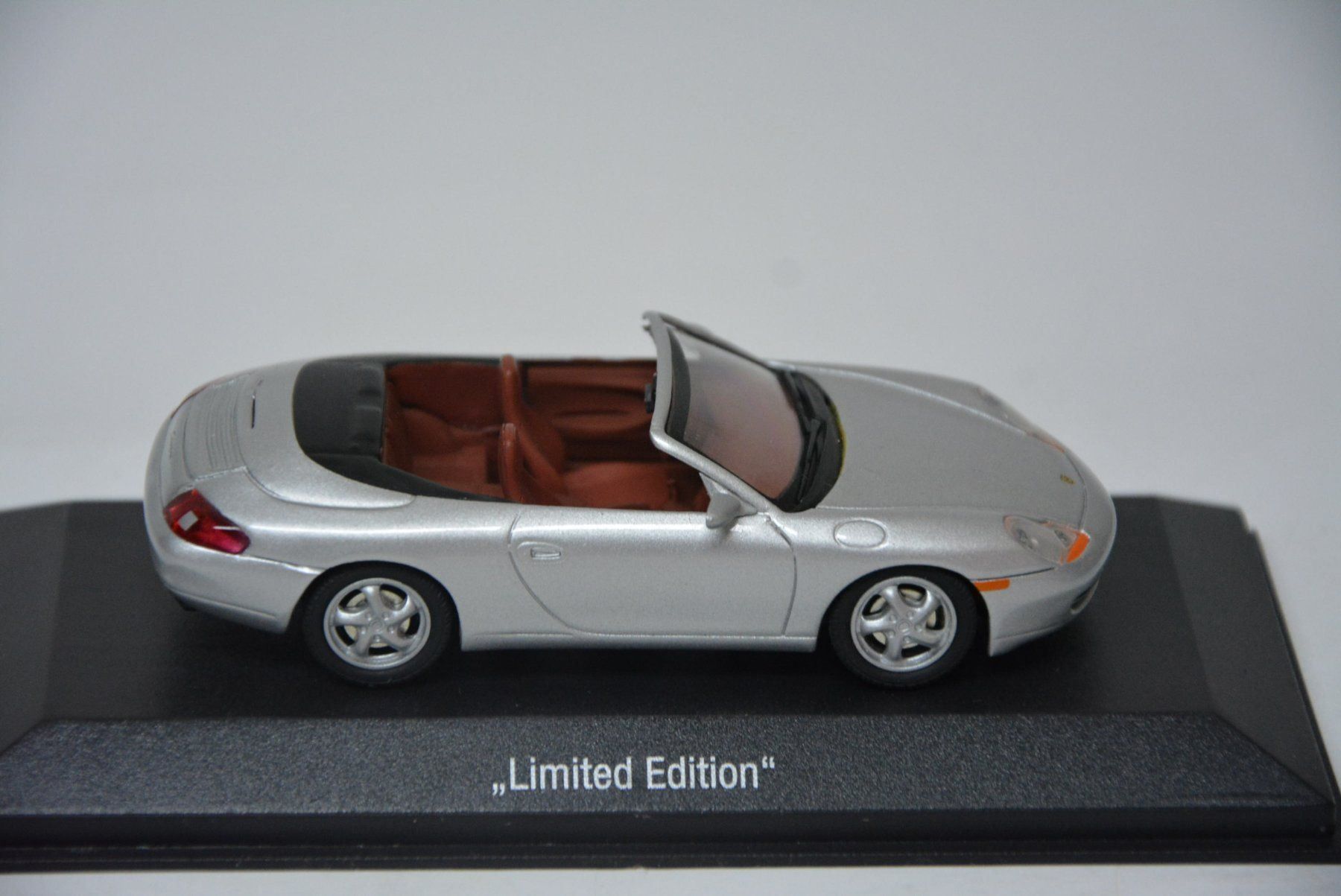 Porsche Modellautos: Porsche 911 Carrera Cabriolet , 1:43 – Neu und originalverpackt aus Goldach von Feivel9 5