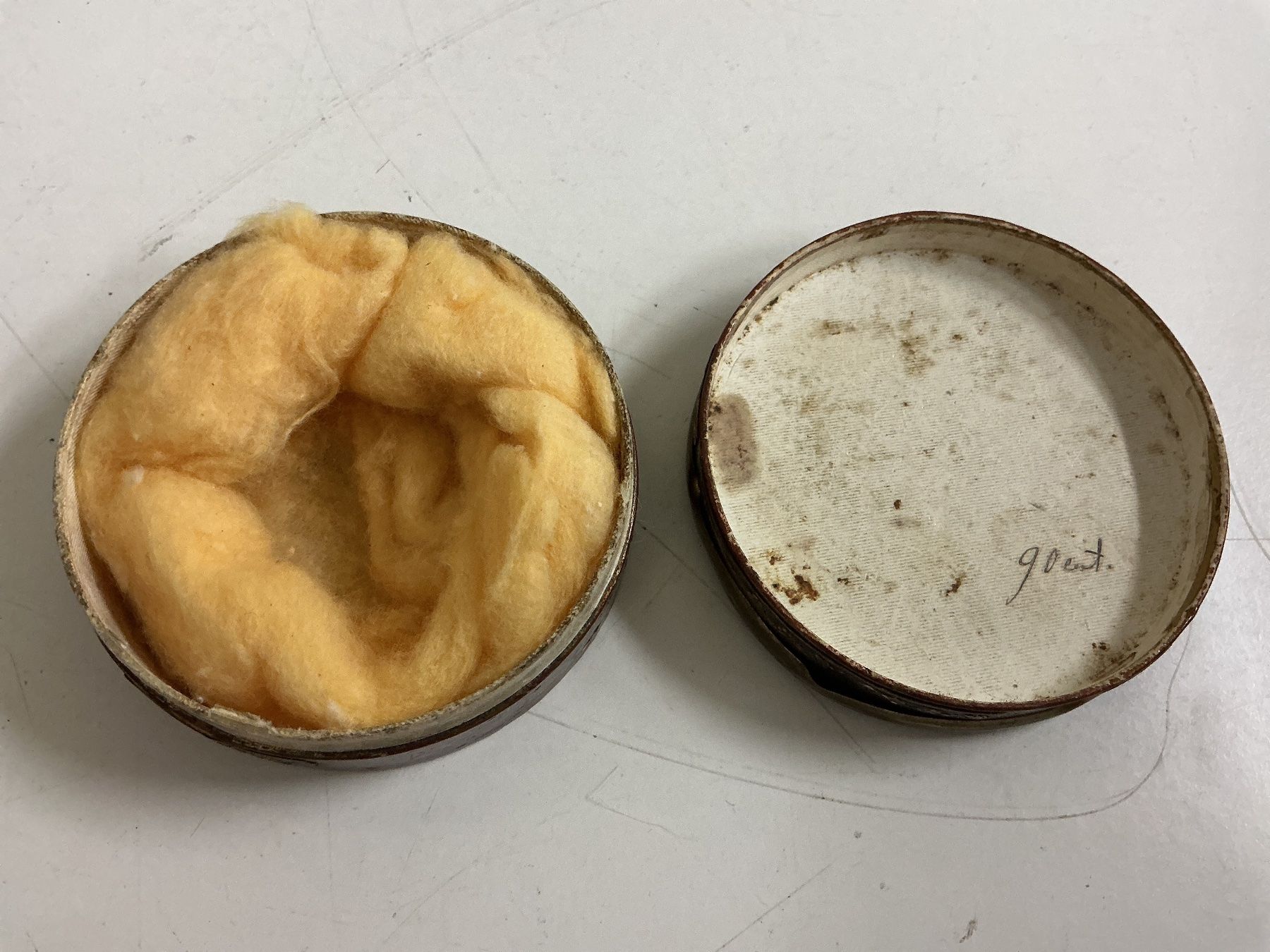 Dosen: Antike runde Dose mit fixiertem Deckel, 19 JH. – Gebraucht aus Bern von vielerart 3