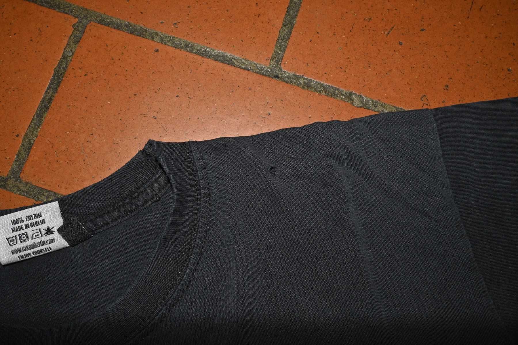 T-shirt: Ravani Berlin T-Shirt – Usato da Bern venduto da TL107 2