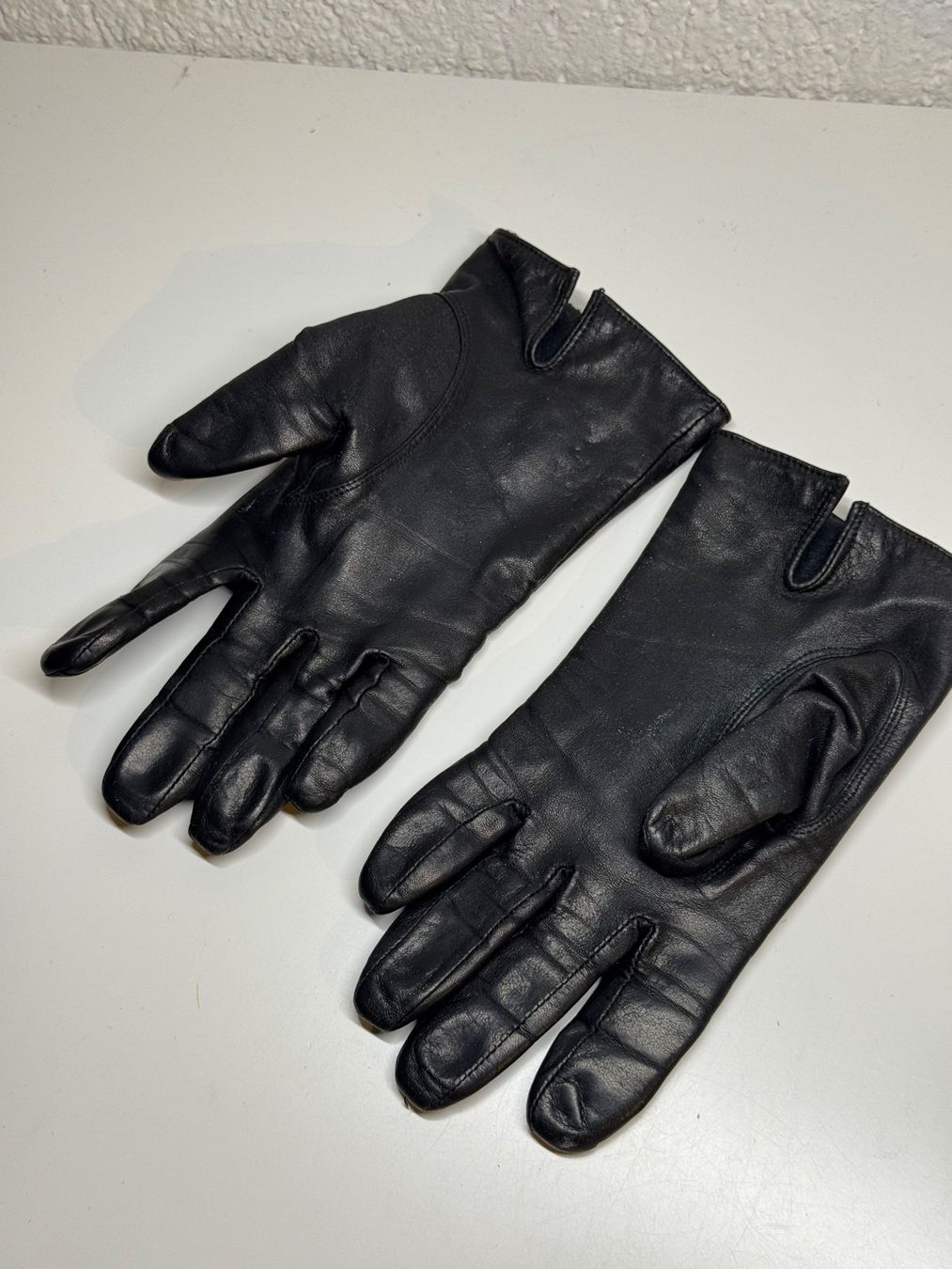 Guanti & manicotti: schwarze Lederhandschuhe – Usato da Grosswangen venduto da shoes.bags.and.co 1