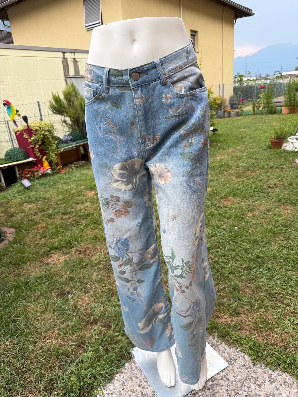 Jeans: Jeans mit blumen Gr. S - Vintage – Gebraucht aus Cugnasco von tizianaq 1