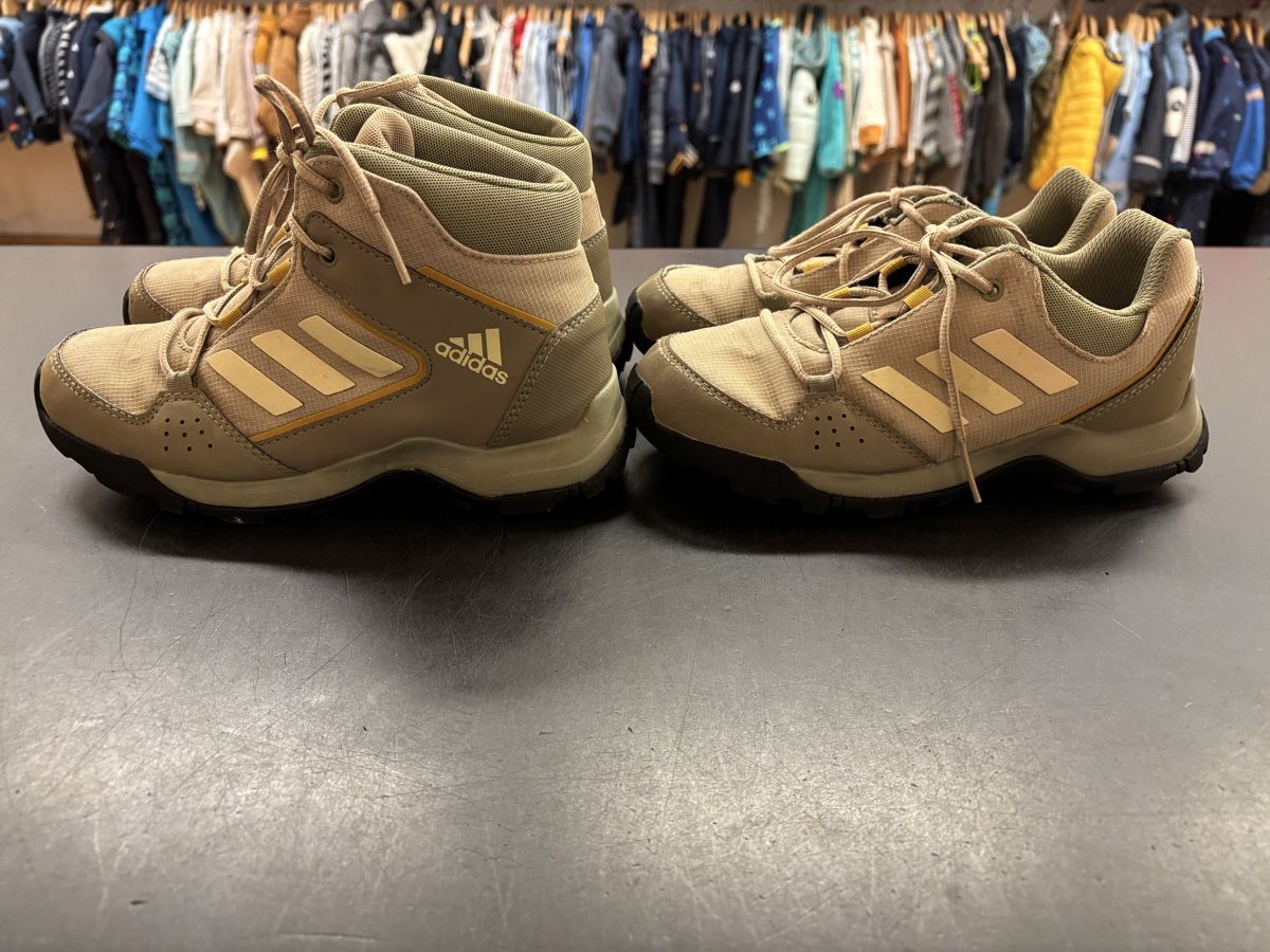 Adidas Scarpe per ragazzi: 2 Paar Adidas Terrex, Grösse 34 – Usato da Büren an der Aare venduto da Nikito2001