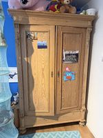 Schöner alter Holzschrank