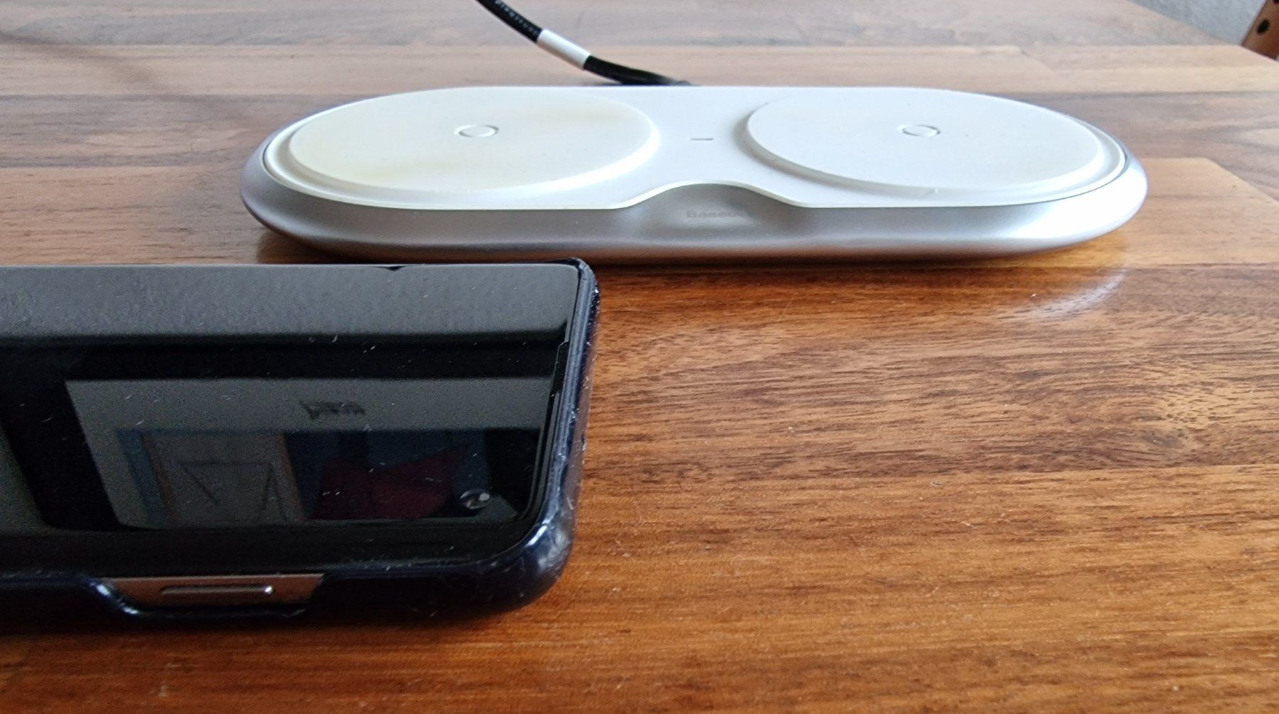 Baseus Caricabatterie: Ladestation Wireless - Doppel 2 Geräte Baseus – Usato da Romanshorn venduto da Niceflyer 6