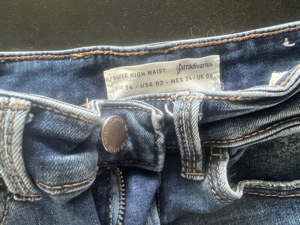 Stradivarius Jeans: Stradivarius Jeans, Gr. 34, Super High Waist – Gebraucht aus Bilten von and_6hjn