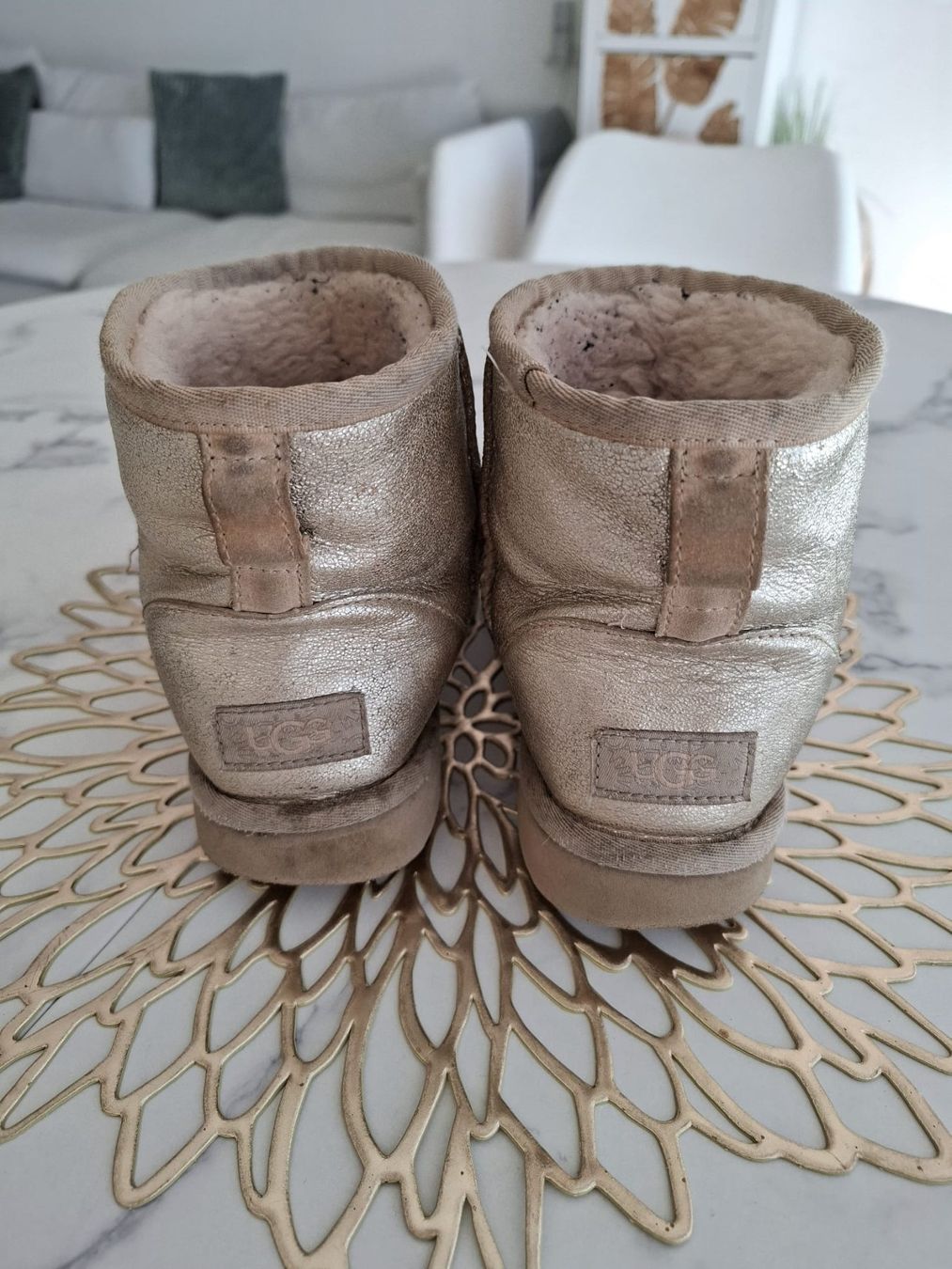 Ugg Scarpe per ragazze: UGG Kinder Stiefel, goldfarben, Gr. 36 – Usato da Massagno venduto da Michaela.F 9