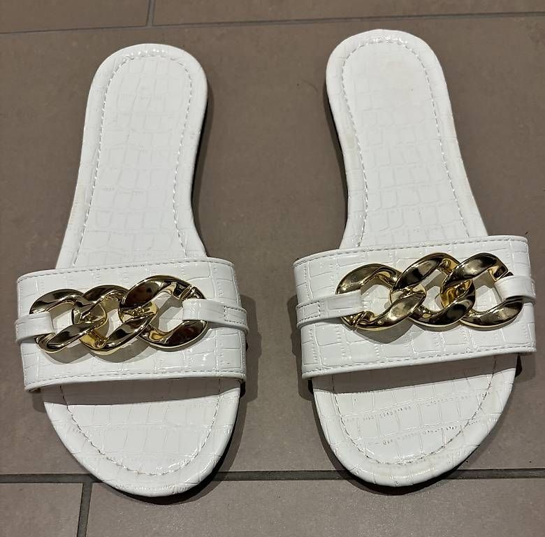 Scarpe da donna: Lackslipper mit Goldschnalle Gr. 42 – Usato da Büron venduto da TinaSa
