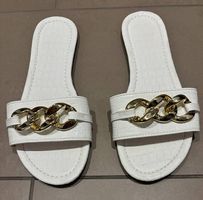 Lackslipper mit Goldschnalle Gr. 42