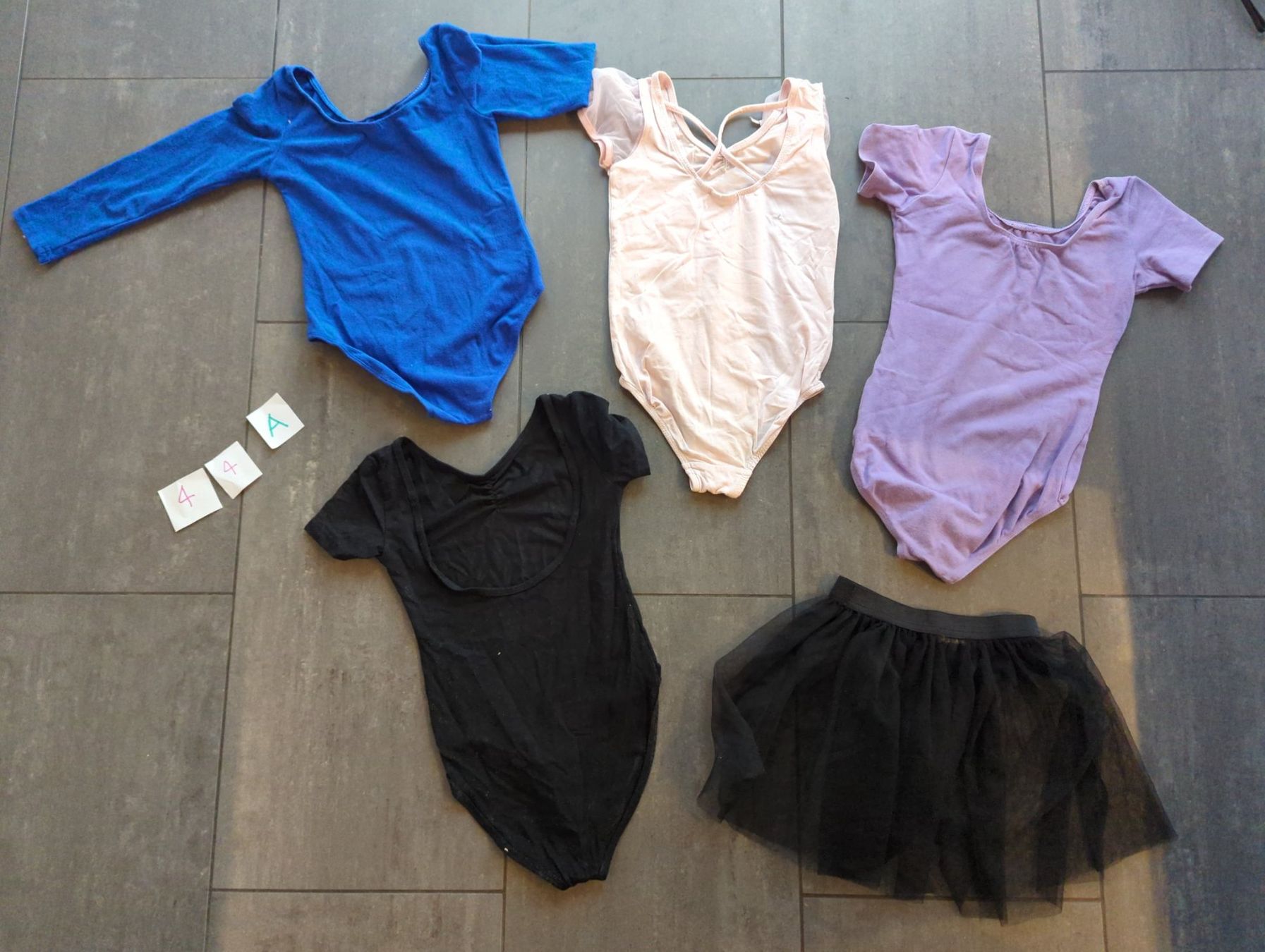Lotti & Set di vestiti: Ballet Kleider Set Kunstturnen 5-teilig, Nr. 44A – Usato da Himmelried venduto da Paura 1