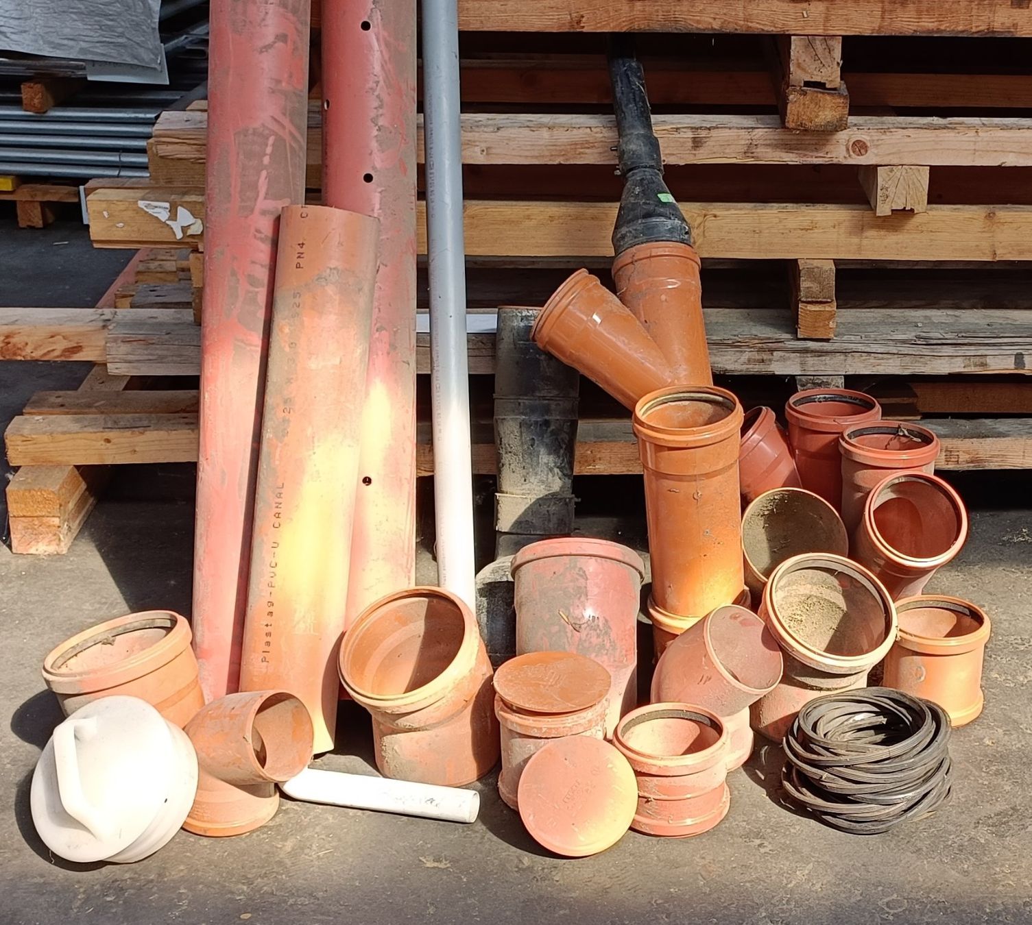 Autres matériaux de construction: Bögen etc. zu Abflussrohren – D'occasion à Däniken SO par thumbnail 2