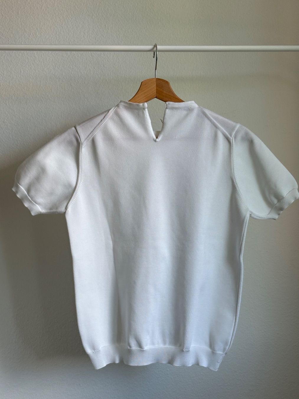 T-shirt: Vintage weisser Pulli – Usato da Zürich venduto da bbbggg 1