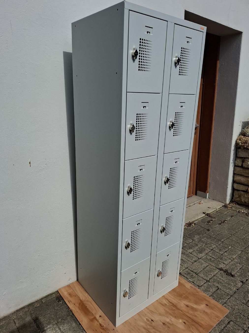 Armoires: Metallschrank / Schliessfächer - 10 Abteile – Neuf (Voir description) à Reinach BL par Malin20 1