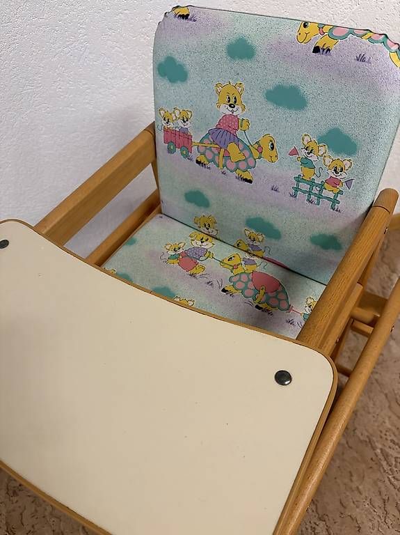 Hochstühle: Kindersitz mit Tisch – Gebraucht aus Lyss von Pipip 2