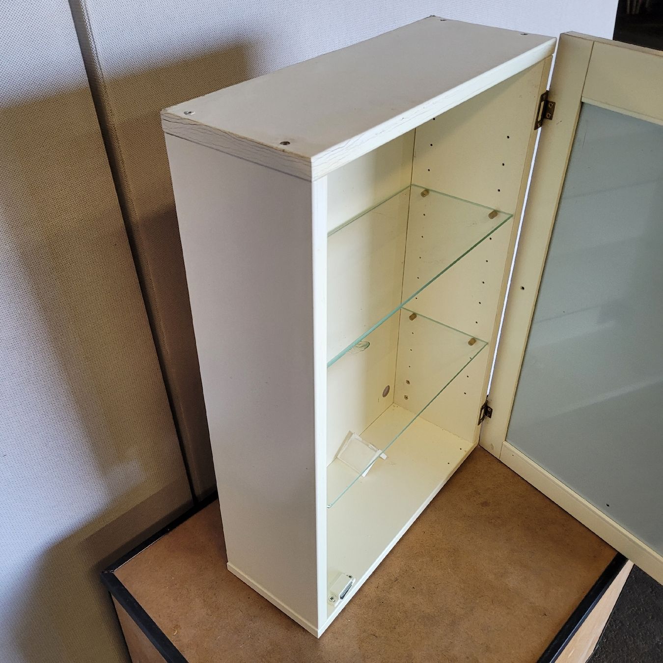 Vetrine: hängevitrine hängeschrank – Usato da Reichenburg venduto da AK307 5