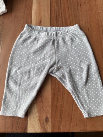 Hosen Grösse 0-3M gepunktet guter Zustand