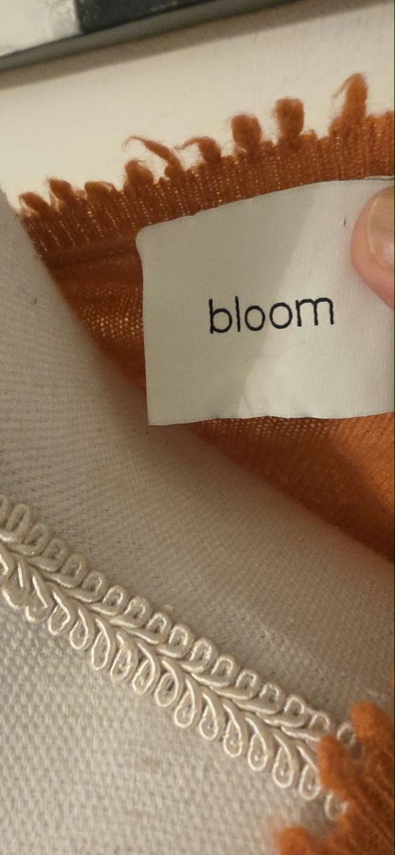 Pulls & Sweat-shirts: Bloom Kaschmir Pullover orange V-Ausschnitt Grösse M – D'occasion à St. Gallen par mania03 1