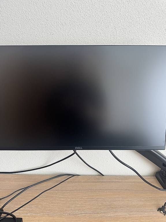 Monitor: 2 Monitore mit Tischhalterung – Usato da Rain venduto da Nikola997 1
