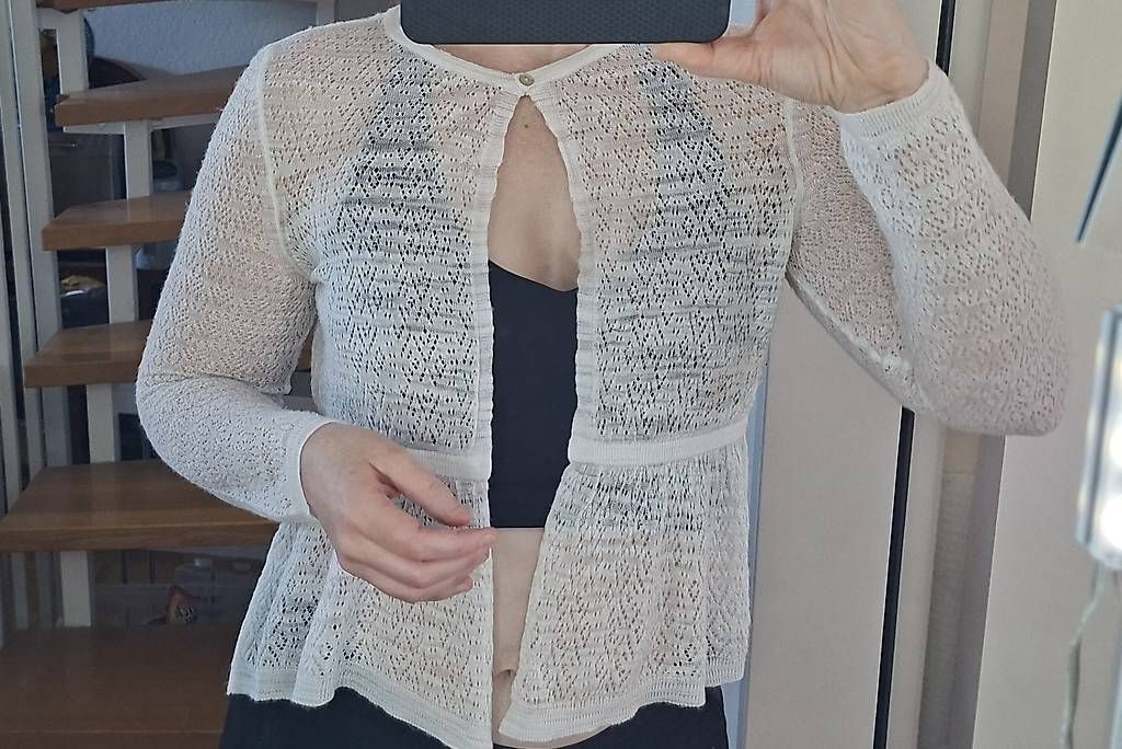 Jacken: Hübsche Häkel-Spitzenjacke / Grösse 36 – Gebraucht aus Affoltern am Albis von Feather 1