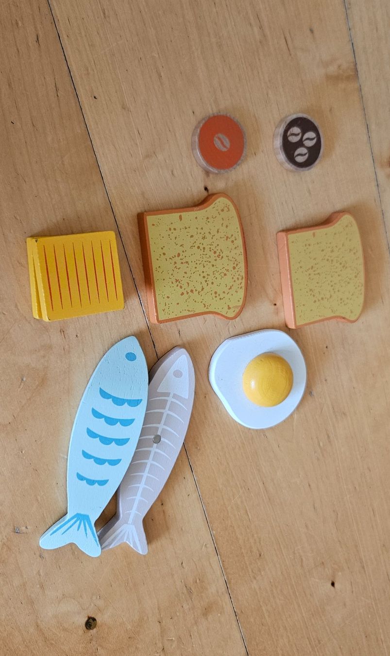 Spielzeuge: Kinderküche / Spielküche – Gebraucht aus Mettmenstetten von volanet 3