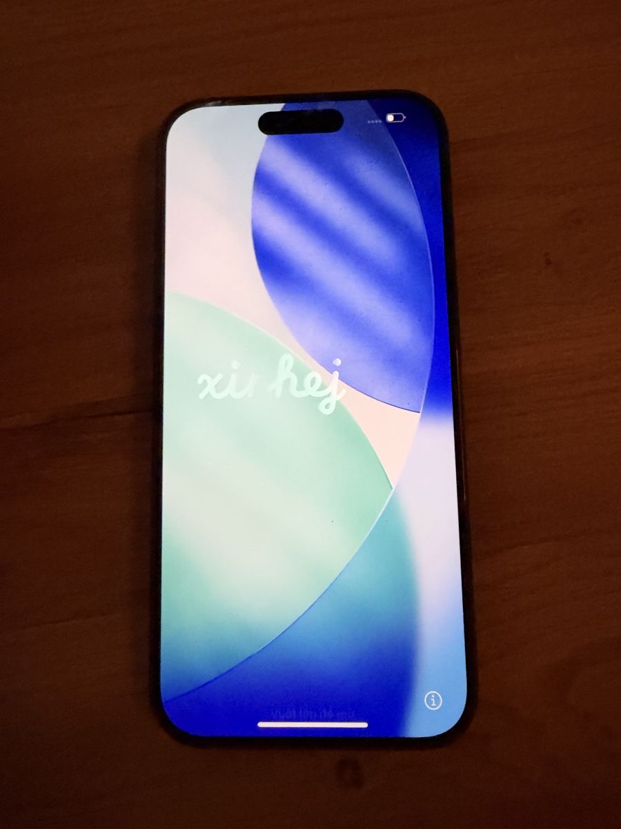 Apple Portables: Iphone 15pro  – D'occasion à Malans GR par Nicolas00 1