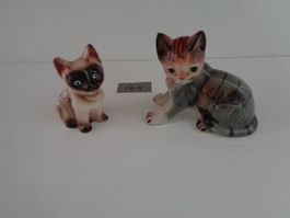 2 Porzellankatzen Grösse ca. 10 cm.